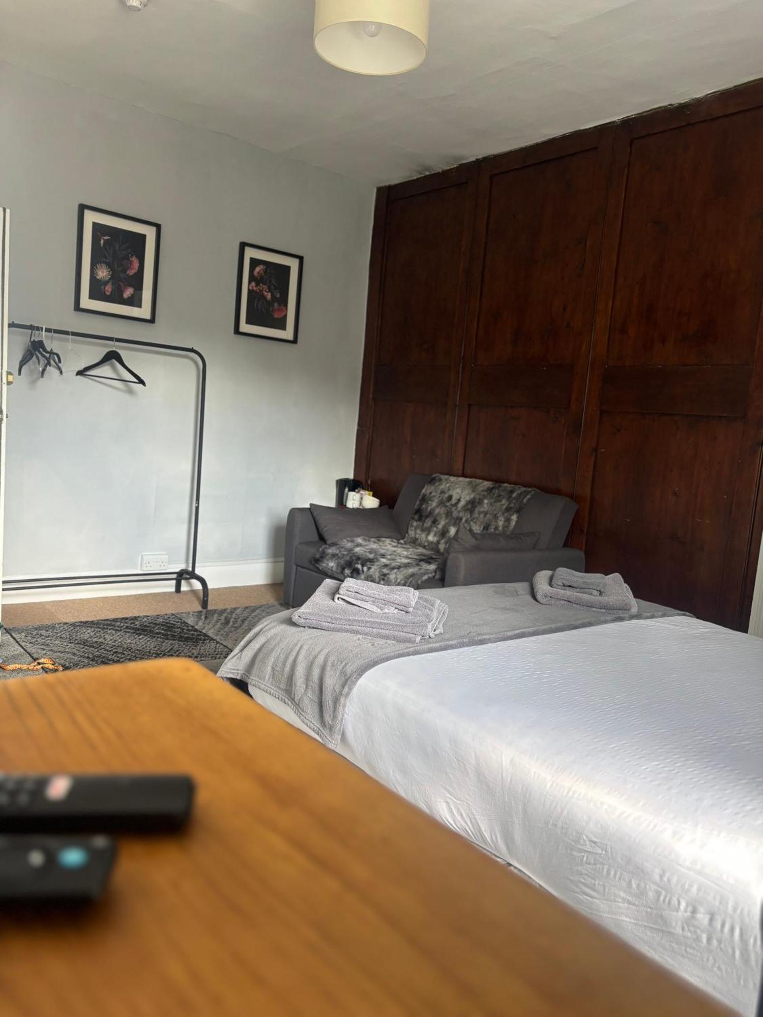 Bed and Breakfast Three Tuns Ashwell Экстерьер фото